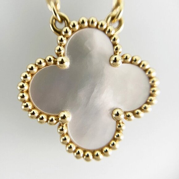 Van Cleef & Arpels Vintage Alhambra Pendant VCARA45900 Yellow gold shell Nec... - Picture 8 of 13